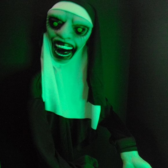 The Nun Latex Mask And Nun Groundbreaker/Hanging Decoration - Picture 11 of 16